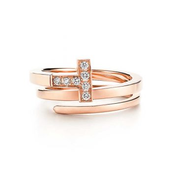 حتى أنا الأثاث